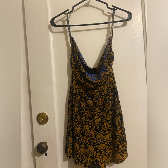 Missguided Velvet Playsuit - Picture 1 of 6